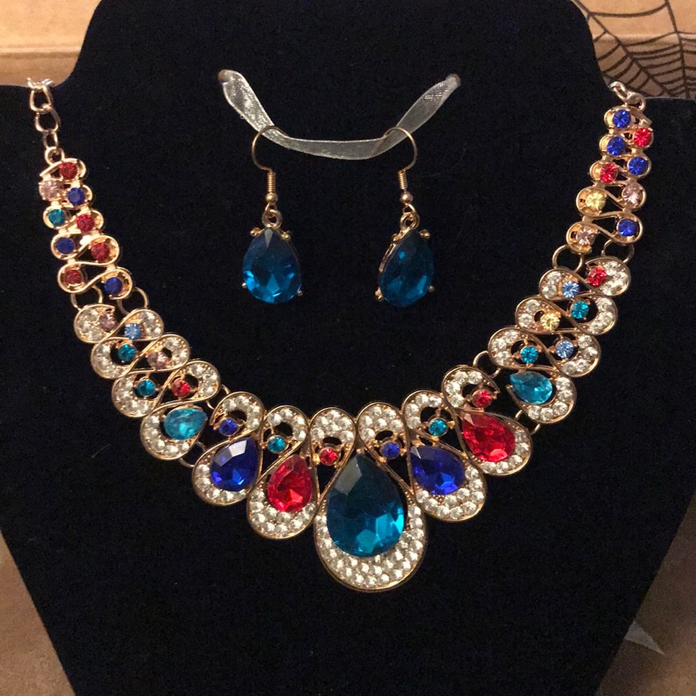 Multicolored Statement Necklace With Earrings - image 1